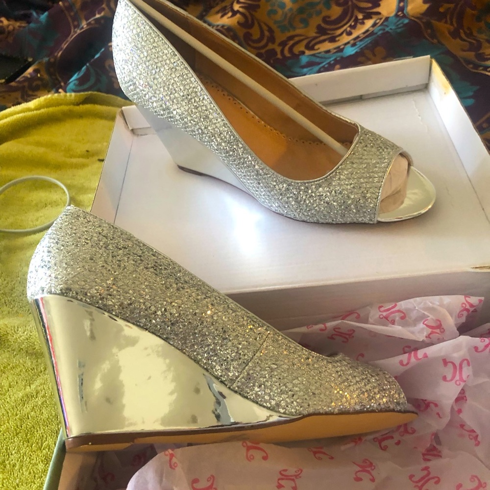 Shoe size 9m silver grey